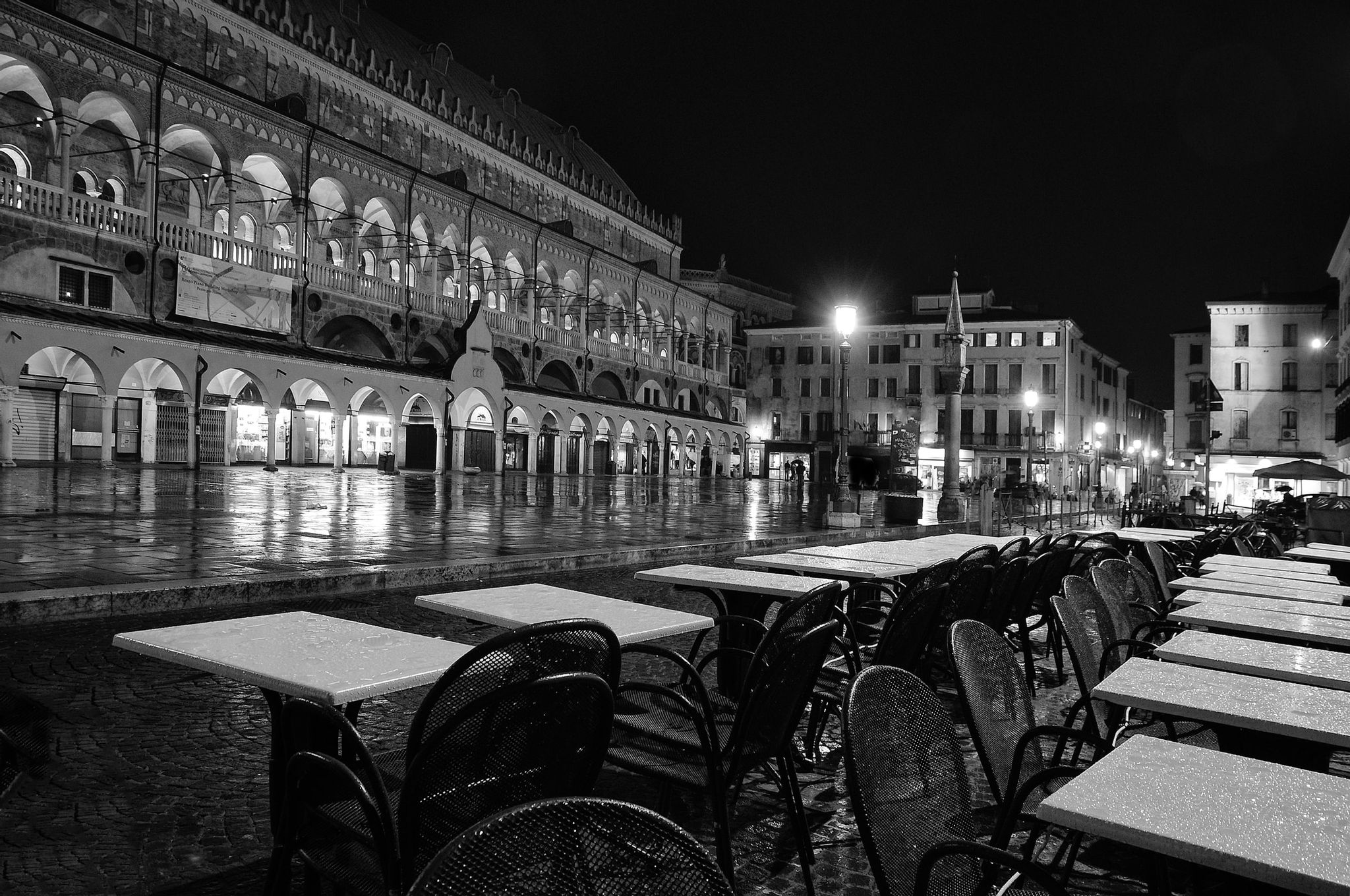 piazza della frutta, palazzo della ragione