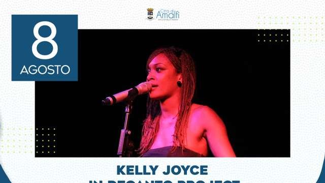 Kelly Joyce in “DeCanto Project”