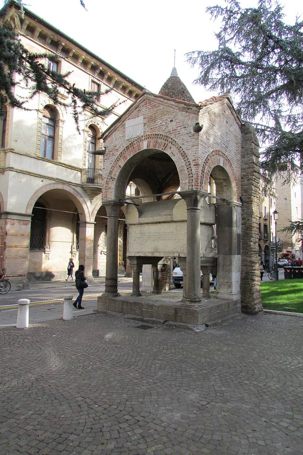 Tomba di Antenore in the Piazza Antenore, Padua