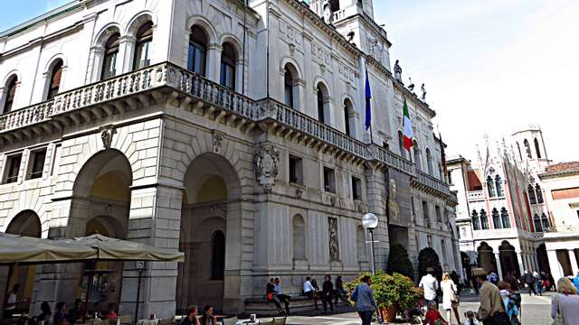 Palazzo Moroni e i Palazzi Comunali