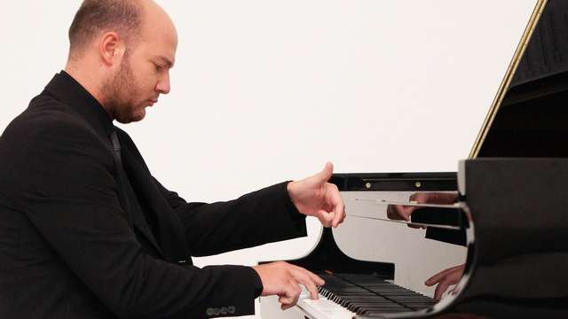DAVIDE VALLUZZI piano