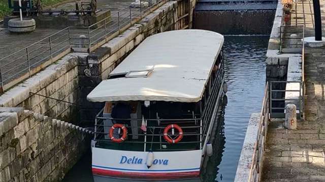 Navighiamo a Padova con barca elettrica e aperta