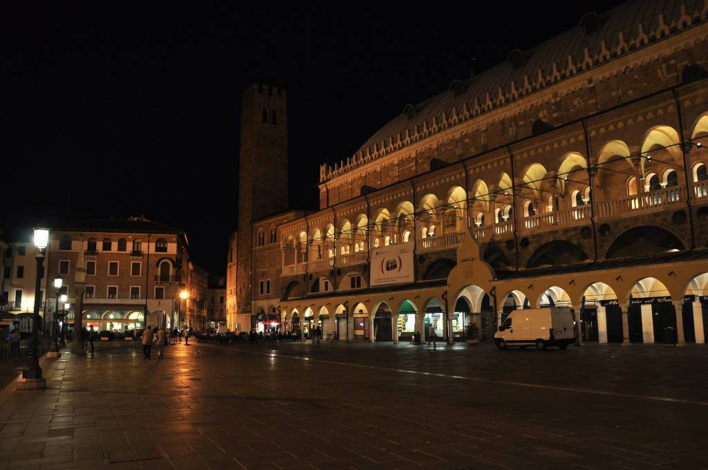 Palazzo della Ragione - Piazza delle Erbe at night